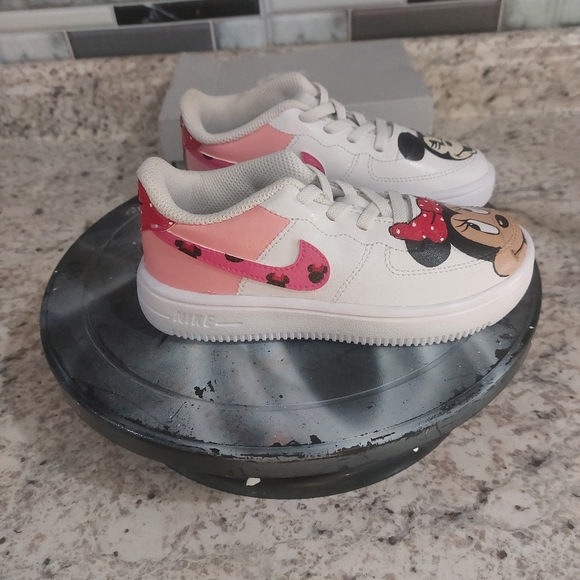 Custom nike air force minnie mouse - Picture 4 of 4